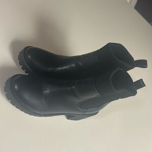Black heeled boots size 7